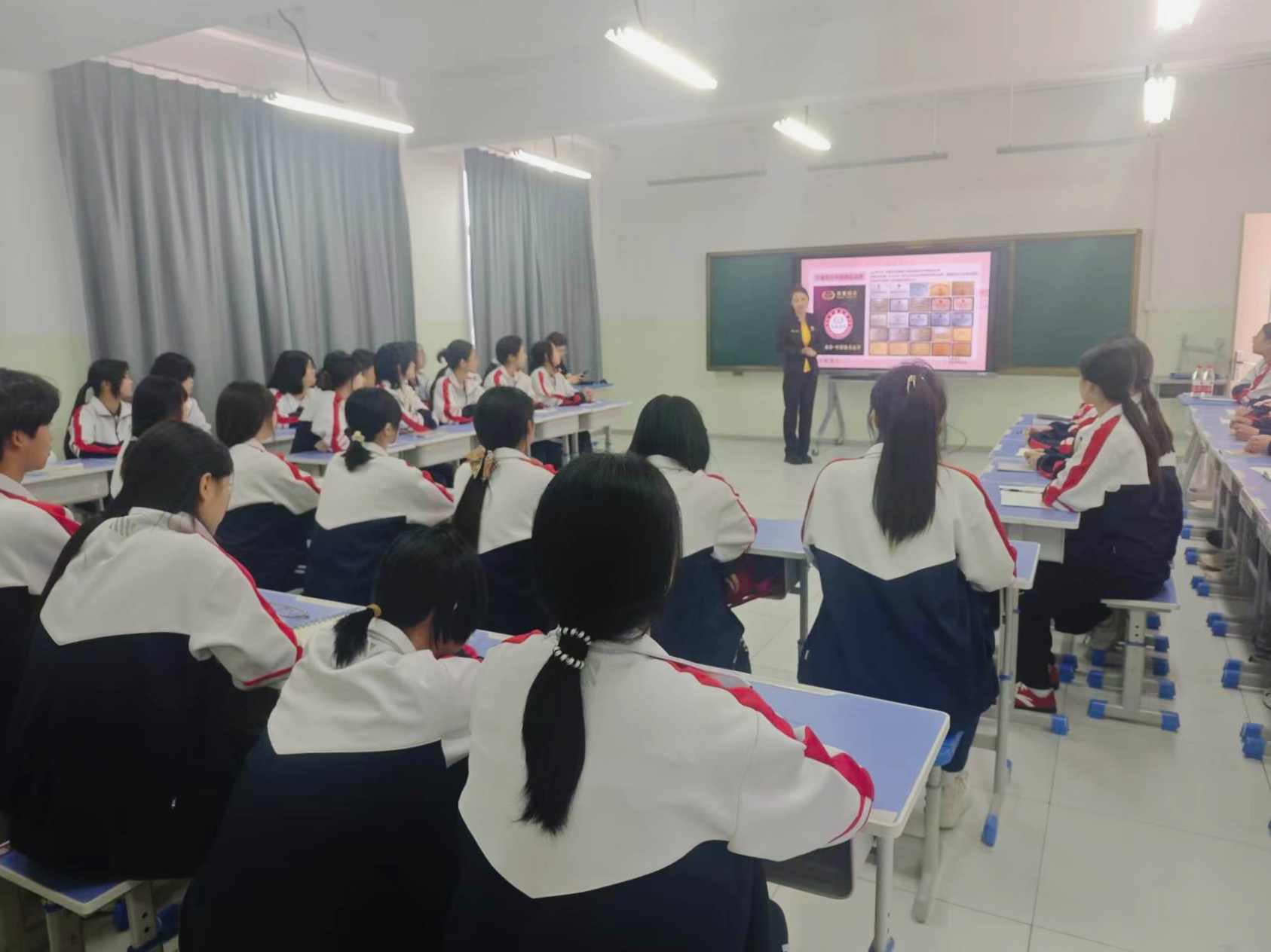 从&ldquo;心动&rdquo;到&ldquo;行动&rdquo;：聚焦形象设计学子职业成长